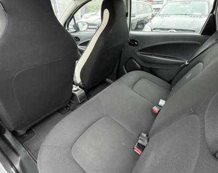 Белый Рено Зое, объемом двигателя 0 л и пробегом 74 тыс. км за 12300 $, фото 22 на Automoto.ua