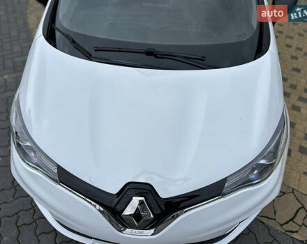 Белый Рено Зое, объемом двигателя 0 л и пробегом 95 тыс. км за 11650 $, фото 18 на Automoto.ua