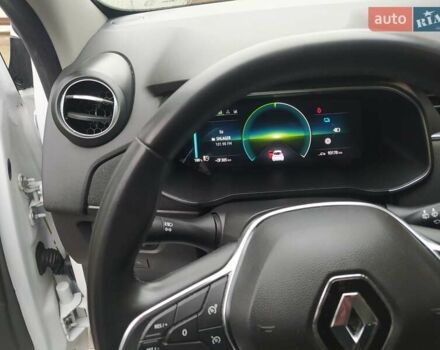 Белый Рено Зое, объемом двигателя 0 л и пробегом 95 тыс. км за 12300 $, фото 4 на Automoto.ua