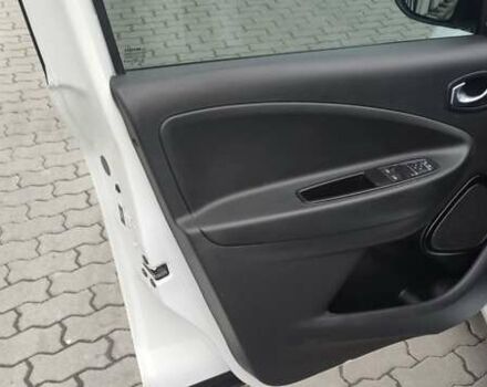 Белый Рено Зое, объемом двигателя 0 л и пробегом 76 тыс. км за 11000 $, фото 11 на Automoto.ua