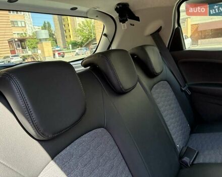 Белый Рено Зое, объемом двигателя 0 л и пробегом 12 тыс. км за 15300 $, фото 65 на Automoto.ua