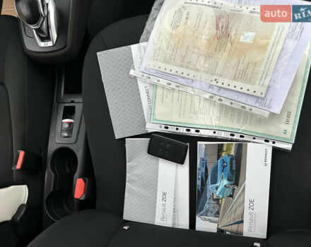 Белый Рено Зое, объемом двигателя 0 л и пробегом 95 тыс. км за 11650 $, фото 81 на Automoto.ua