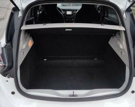 Белый Рено Зое, объемом двигателя 0 л и пробегом 76 тыс. км за 11000 $, фото 15 на Automoto.ua