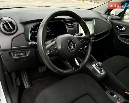 Белый Рено Зое, объемом двигателя 0 л и пробегом 106 тыс. км за 11300 $, фото 30 на Automoto.ua