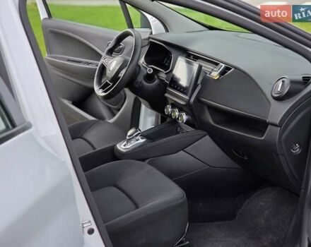 Белый Рено Зое, объемом двигателя 0 л и пробегом 151 тыс. км за 11000 $, фото 3 на Automoto.ua