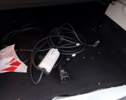 Белый Рено Зое, объемом двигателя 0 л и пробегом 82 тыс. км за 11300 $, фото 14 на Automoto.ua