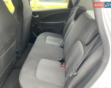 Белый Рено Зое, объемом двигателя 0 л и пробегом 70 тыс. км за 10999 $, фото 6 на Automoto.ua