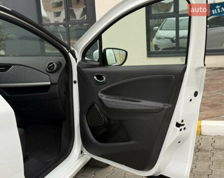 Белый Рено Зое, объемом двигателя 0 л и пробегом 52 тыс. км за 12999 $, фото 22 на Automoto.ua