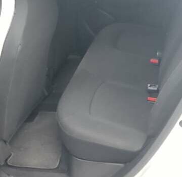 Белый Рено Зое, объемом двигателя 0 л и пробегом 76 тыс. км за 11000 $, фото 14 на Automoto.ua