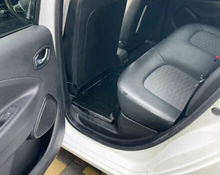 Белый Рено Зое, объемом двигателя 0 л и пробегом 126 тыс. км за 11950 $, фото 19 на Automoto.ua