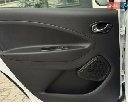 Белый Рено Зое, объемом двигателя 0 л и пробегом 52 тыс. км за 12999 $, фото 45 на Automoto.ua