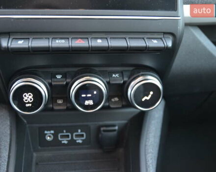 Белый Рено Зое, объемом двигателя 0 л и пробегом 50 тыс. км за 13999 $, фото 27 на Automoto.ua