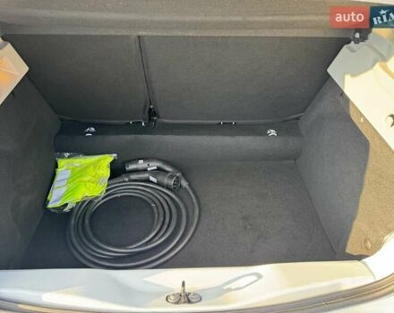 Рено Зое 2021 в Житомире на Automoto.ua Белый Рено Зое, объемом двигателя 0 л и пробегом 32 тыс. км за 12500 $, фото 7 на Automoto.ua