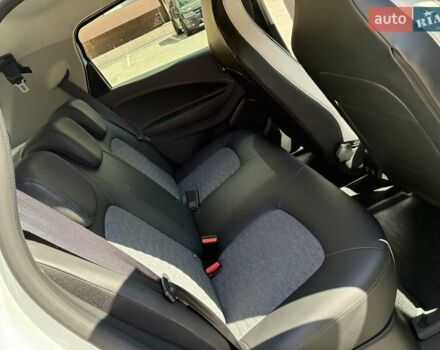 Белый Рено Зое, объемом двигателя 0 л и пробегом 12 тыс. км за 15300 $, фото 64 на Automoto.ua