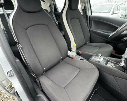 Белый Рено Зое, объемом двигателя 0 л и пробегом 74 тыс. км за 12300 $, фото 25 на Automoto.ua