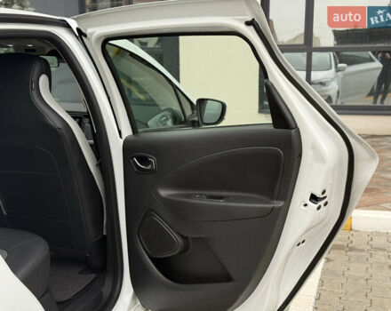 Белый Рено Зое, объемом двигателя 0 л и пробегом 52 тыс. км за 12999 $, фото 40 на Automoto.ua