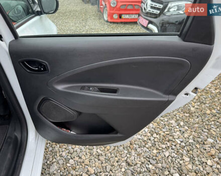 Белый Рено Зое, объемом двигателя 0 л и пробегом 74 тыс. км за 12300 $, фото 28 на Automoto.ua