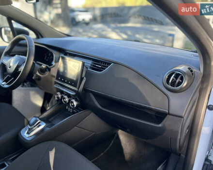 Белый Рено Зое, объемом двигателя 0 л и пробегом 86 тыс. км за 11800 $, фото 13 на Automoto.ua
