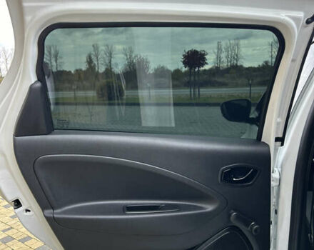 Белый Рено Зое, объемом двигателя 0 л и пробегом 95 тыс. км за 11650 $, фото 41 на Automoto.ua