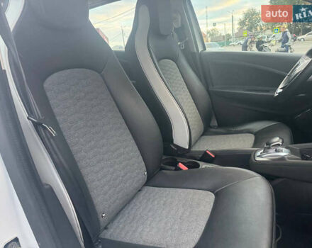 Белый Рено Зое, объемом двигателя 0 л и пробегом 38 тыс. км за 11900 $, фото 21 на Automoto.ua