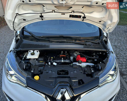 Белый Рено Зое, объемом двигателя 0 л и пробегом 29 тыс. км за 11999 $, фото 24 на Automoto.ua