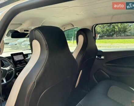 Белый Рено Зое, объемом двигателя 0 л и пробегом 12 тыс. км за 15300 $, фото 70 на Automoto.ua