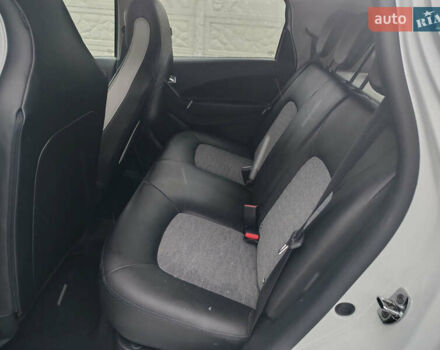 Белый Рено Зое, объемом двигателя 0 л и пробегом 50 тыс. км за 11999 $, фото 10 на Automoto.ua