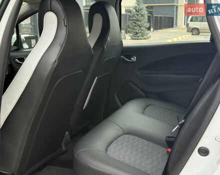 Белый Рено Зое, объемом двигателя 0 л и пробегом 52 тыс. км за 12999 $, фото 46 на Automoto.ua