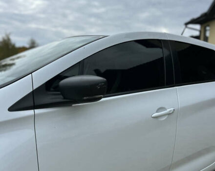 Білий Рено Зое, об'ємом двигуна 0 л та пробігом 95 тис. км за 11999 $, фото 21 на Automoto.ua