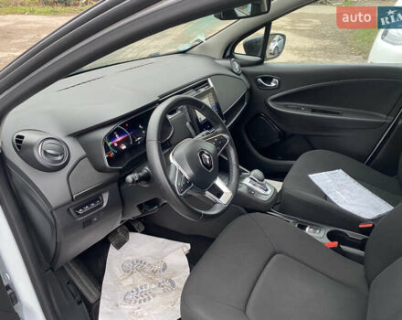 Белый Рено Зое, объемом двигателя 0 л и пробегом 88 тыс. км за 11700 $, фото 6 на Automoto.ua