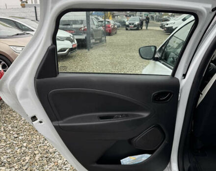 Белый Рено Зое, объемом двигателя 0 л и пробегом 74 тыс. км за 12300 $, фото 21 на Automoto.ua