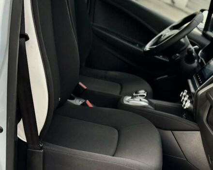 Белый Рено Зое, объемом двигателя 0 л и пробегом 106 тыс. км за 11300 $, фото 45 на Automoto.ua