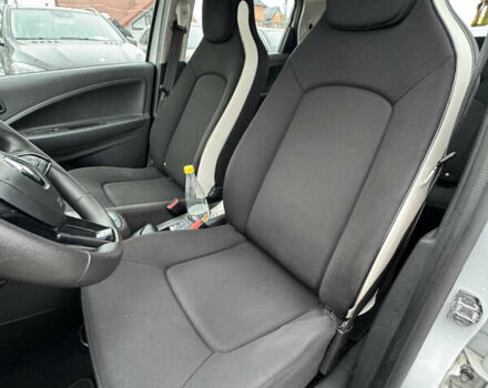 Белый Рено Зое, объемом двигателя 0 л и пробегом 74 тыс. км за 12300 $, фото 17 на Automoto.ua