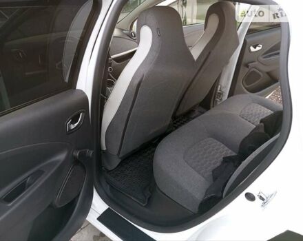 Белый Рено Зое, объемом двигателя 0 л и пробегом 58 тыс. км за 12300 $, фото 17 на Automoto.ua