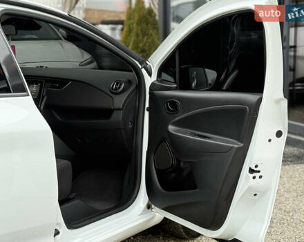 Белый Рено Зое, объемом двигателя 0 л и пробегом 85 тыс. км за 10999 $, фото 35 на Automoto.ua