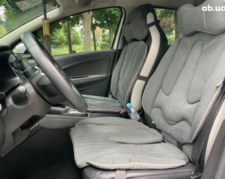 Белый Рено Зое, объемом двигателя 0 л и пробегом 34 тыс. км за 13990 $, фото 13 на Automoto.ua
