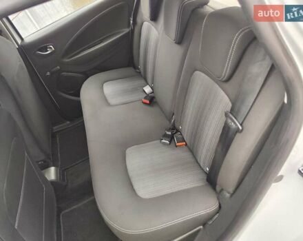 Белый Рено Зое, объемом двигателя 0 л и пробегом 37 тыс. км за 12700 $, фото 11 на Automoto.ua