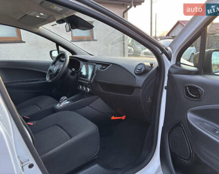 Белый Рено Зое, объемом двигателя 0 л и пробегом 29 тыс. км за 11999 $, фото 18 на Automoto.ua