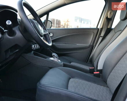 Белый Рено Зое, объемом двигателя 0 л и пробегом 50 тыс. км за 13999 $, фото 13 на Automoto.ua