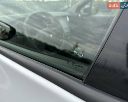 Рено Зое 2021 в Мукачеве на Automoto.ua Белый Рено Зое, объемом двигателя 0 л и пробегом 81 тыс. км за 11999 $, фото 15 на Automoto.ua