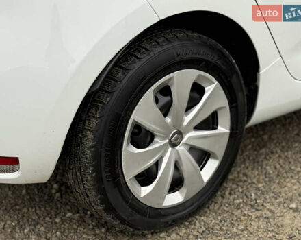 Белый Рено Зое, объемом двигателя 0 л и пробегом 85 тыс. км за 10999 $, фото 8 на Automoto.ua