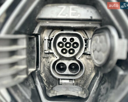 Рено Зое 2021 в Мукачеве на Automoto.ua Белый Рено Зое, объемом двигателя 0 л и пробегом 81 тыс. км за 11999 $, фото 1 на Automoto.ua