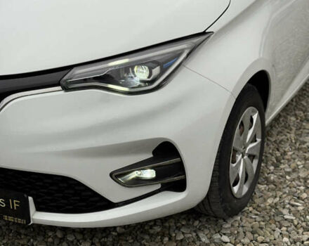 Белый Рено Зое, объемом двигателя 0 л и пробегом 74 тыс. км за 12300 $, фото 35 на Automoto.ua