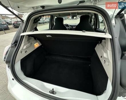 Білий Рено Зое, об'ємом двигуна 0 л та пробігом 49 тис. км за 12500 $, фото 18 на Automoto.ua