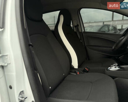 Белый Рено Зое, объемом двигателя 0 л и пробегом 85 тыс. км за 10999 $, фото 34 на Automoto.ua