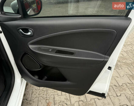 Белый Рено Зое, объемом двигателя 0 л и пробегом 49 тыс. км за 12900 $, фото 23 на Automoto.ua