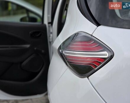 Белый Рено Зое, объемом двигателя 0 л и пробегом 151 тыс. км за 11000 $, фото 7 на Automoto.ua