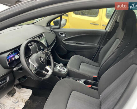 Белый Рено Зое, объемом двигателя 0 л и пробегом 70 тыс. км за 10999 $, фото 7 на Automoto.ua