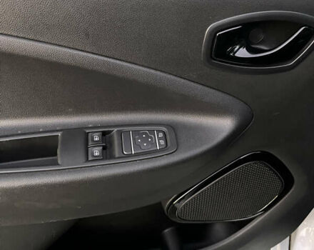 Білий Рено Зое, об'ємом двигуна 0 л та пробігом 70 тис. км за 11600 $, фото 8 на Automoto.ua