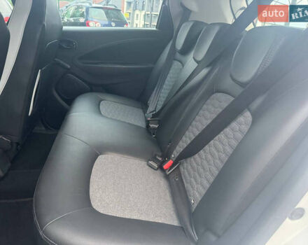 Белый Рено Зое, объемом двигателя 0 л и пробегом 38 тыс. км за 11900 $, фото 14 на Automoto.ua